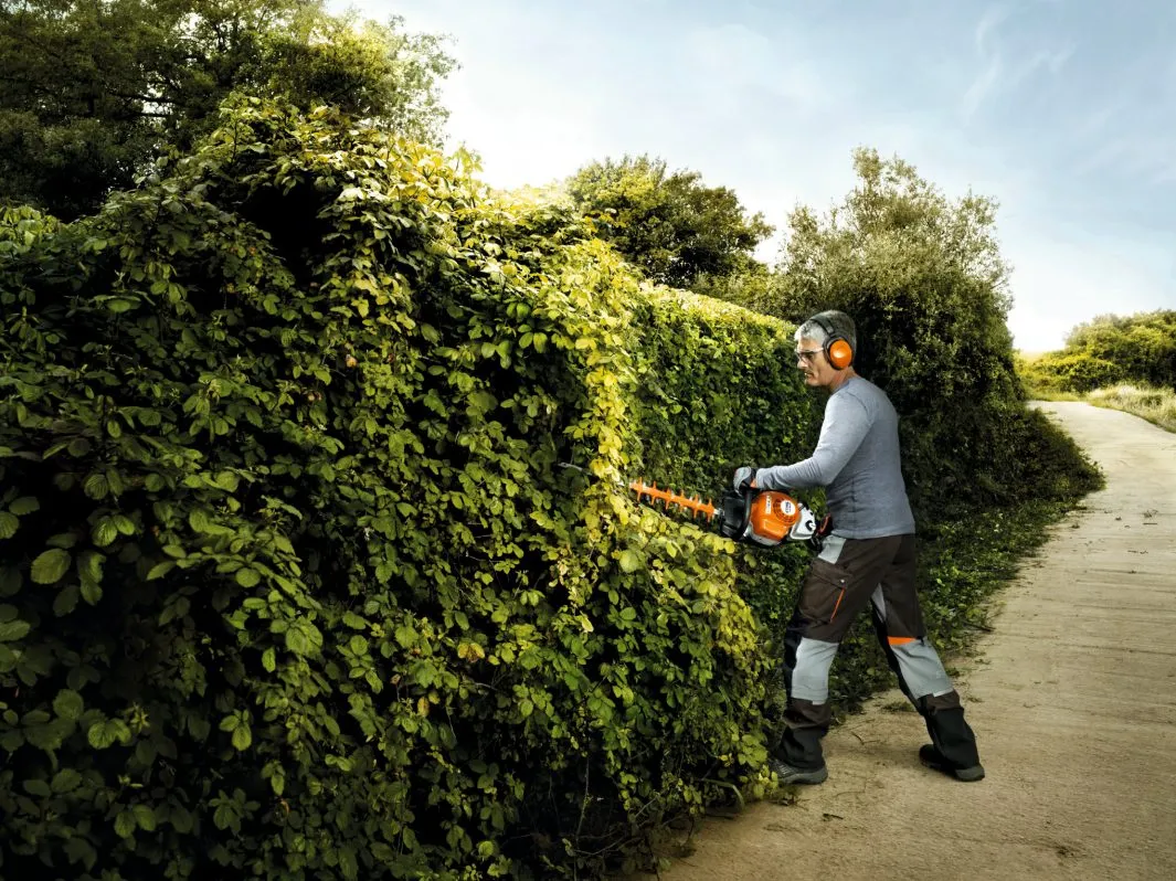 Tagliasiepi Stihl HS 82 R - immagine 2