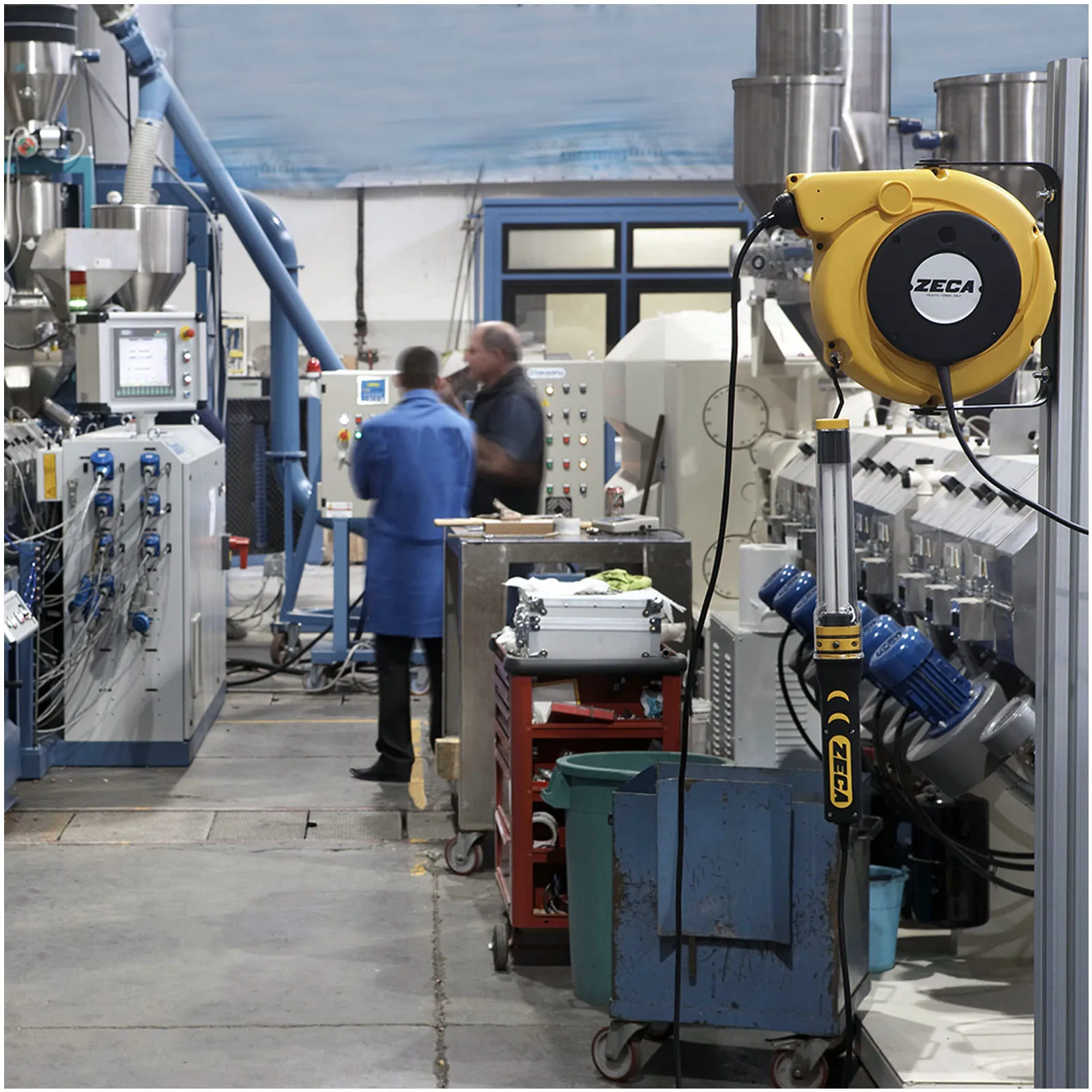 Avvolgicavo con Lampada LED 24V Portatile ZECA Arrotolatore a Muro con Protezione IP55 ROTOZECA articolo 5907/330 24V - immagine 6