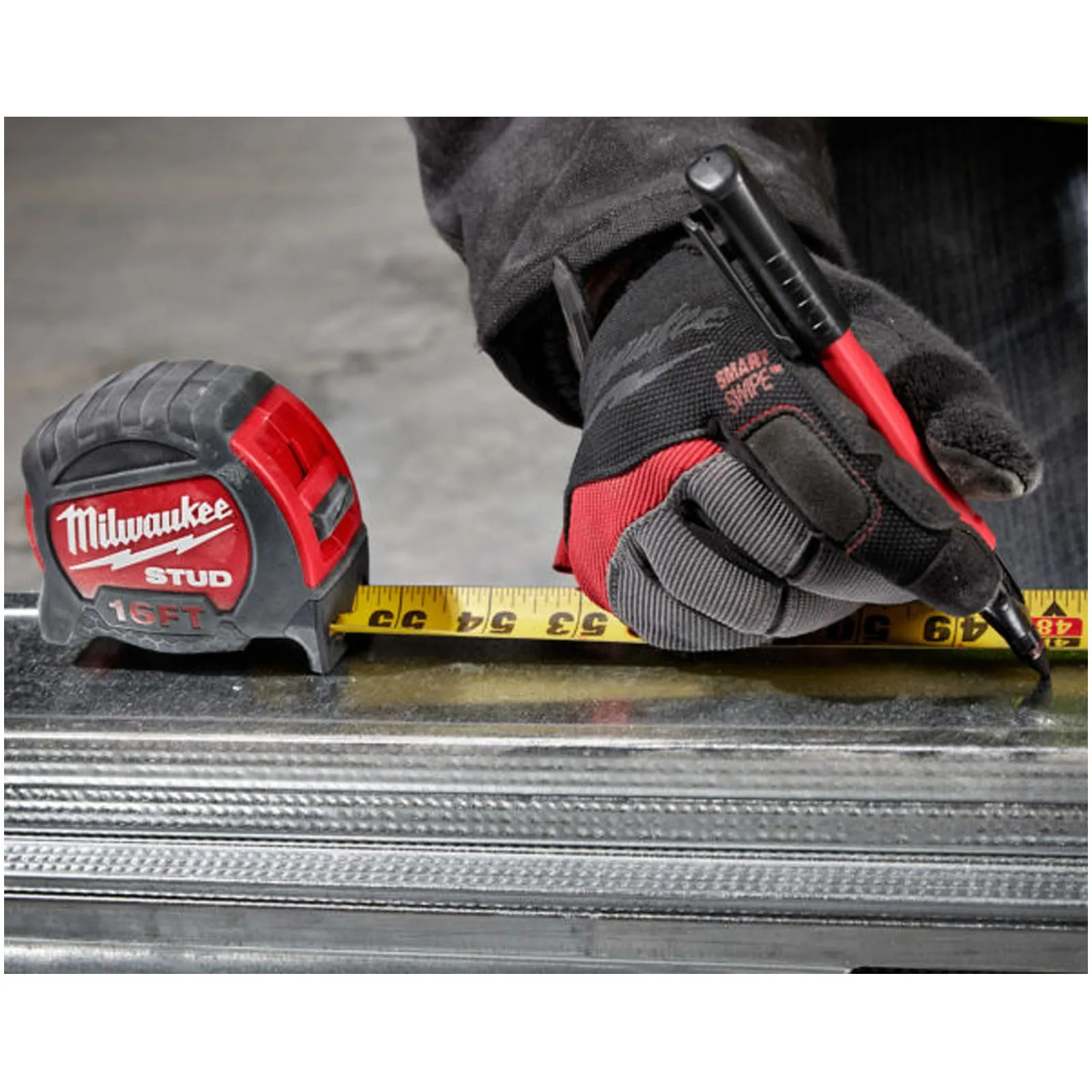 Flessometro Magnetico Scala Metrica MILWAUKEE Metro a Nastro da 5m e 8m Professionale Rinforzato serie STUD - immagine 9