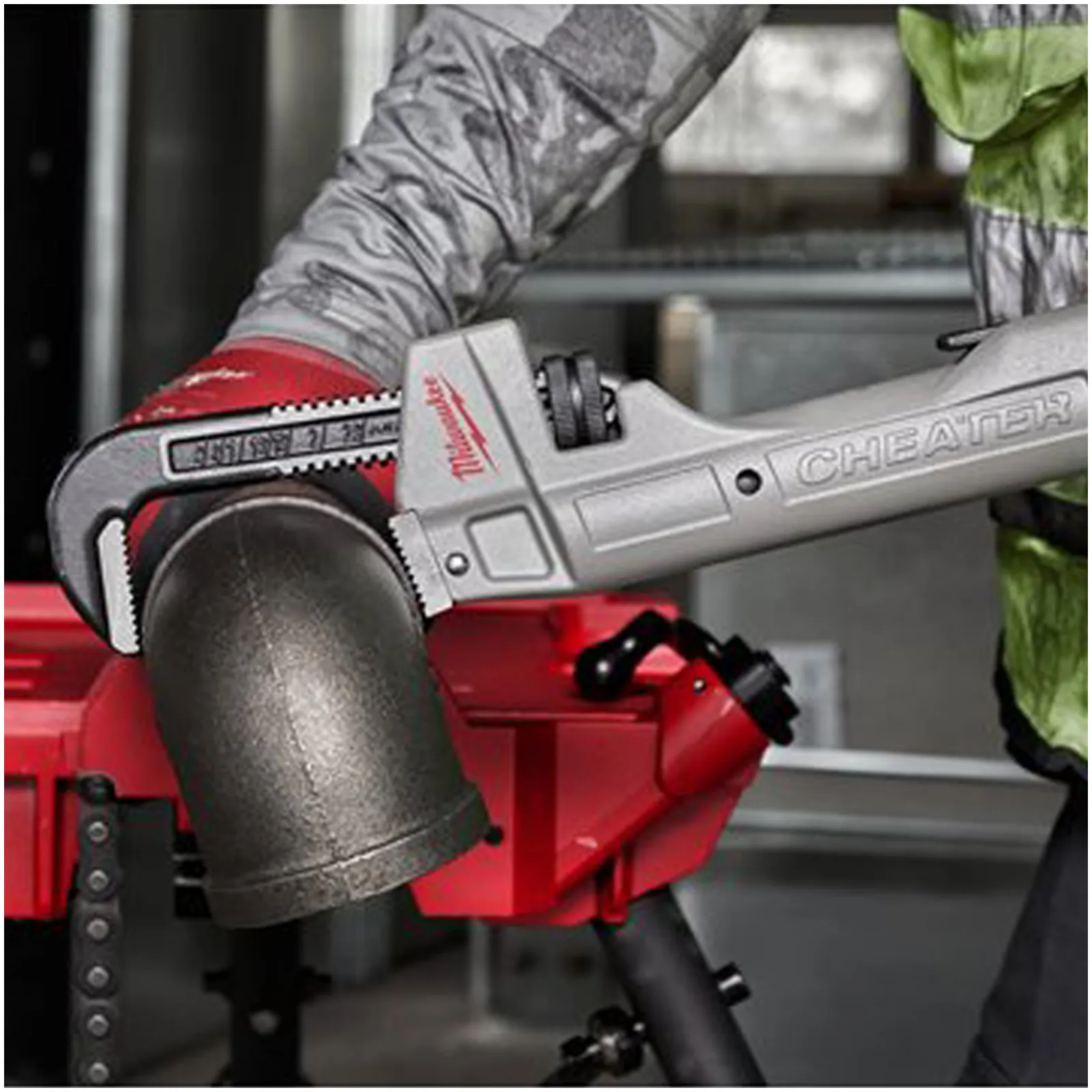 Giratubi tipo Americano CHEATER Regolabile MILWAUKEE da 0.5″ fino a 2.5″ Manico Estensibile Corpo in Alluminio 4932478672 - immagine 2