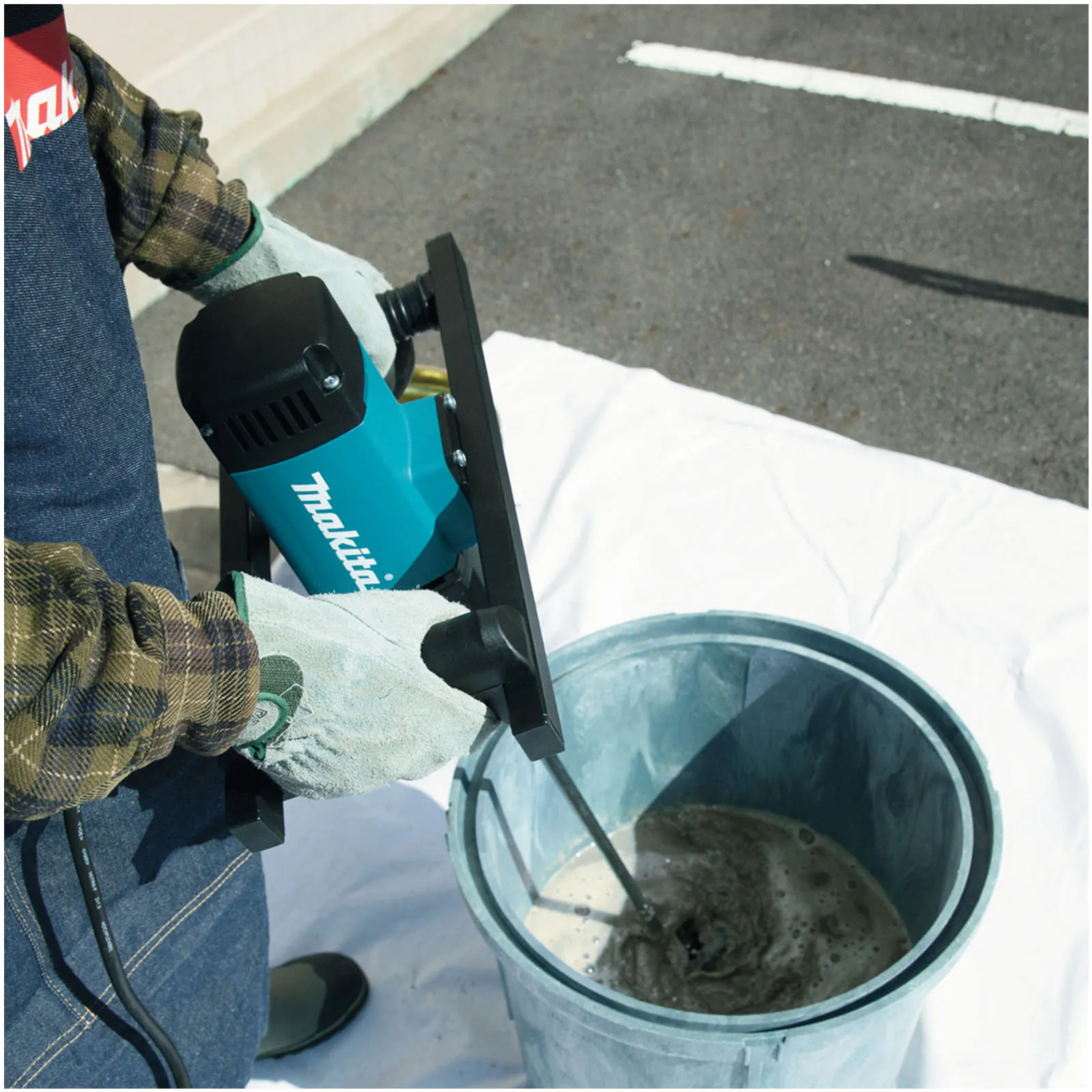 Miscelatore 1600W Intonaco Malta MAKITA 2 Velocità Meccaniche Protezione IP20 Fruste 180mm Potenza 50Nm UT1600 - immagine 4