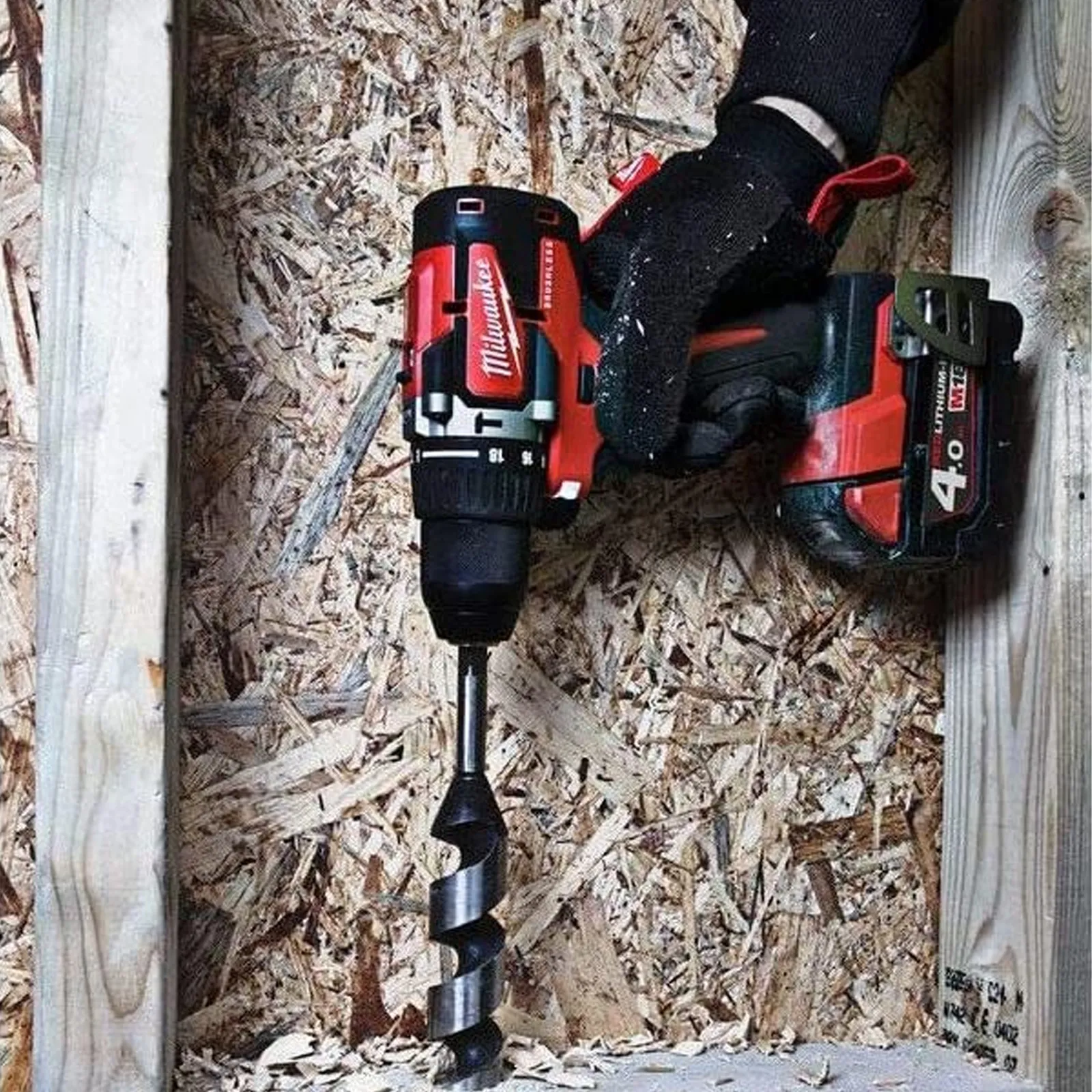 Trapano Avvitatore con Percussione MILWAUKEE Kit Valigetta e Accessori M18 CBLPD-402C - immagine 4