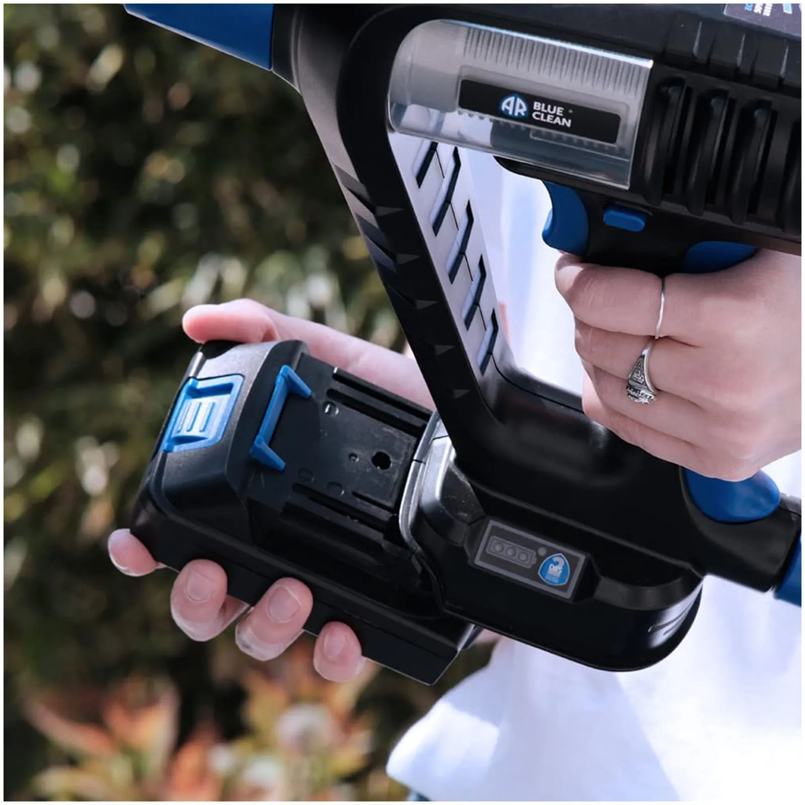 Idropulitrice ANNOVI REVERBERI Idropistola a Batteria Portatile BLUE CLEAN 18V BC250DSS - immagine 2