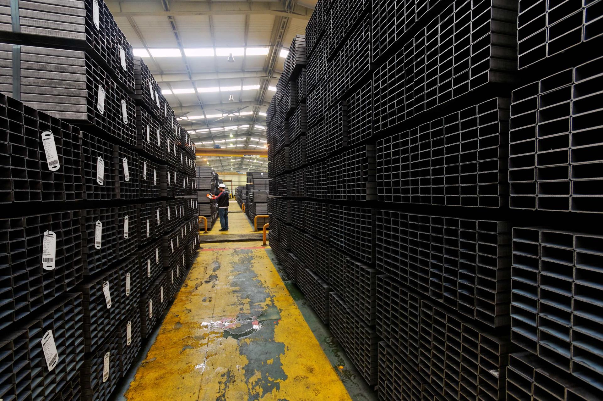 Tubo rettangolare nero 180x80x3 mm - immagine 3