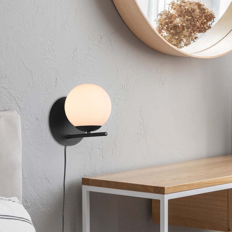 Applique Led Pure con sfera in vetro H. 20cm D. 18cm E14- Trio Lighting