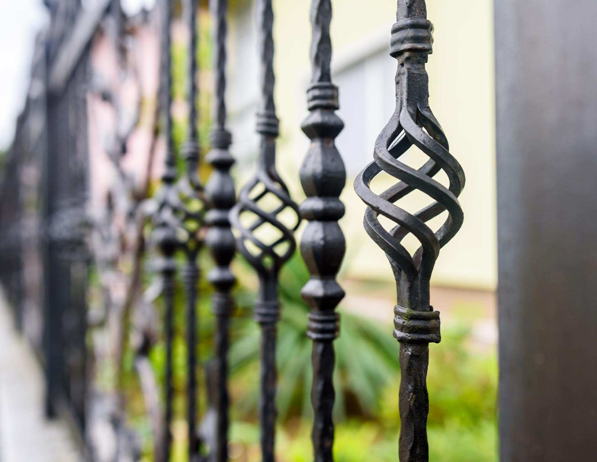 Pigna in ferro battuto quadro 30 mm ricavato da 4 trefoli - immagine 2